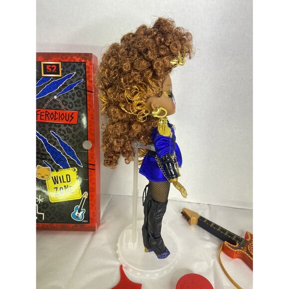 LOL Surprise OMG Remix Rock Band Ferocious Doll Guitar Outfit Accessories MGA - Picture 8 of 16